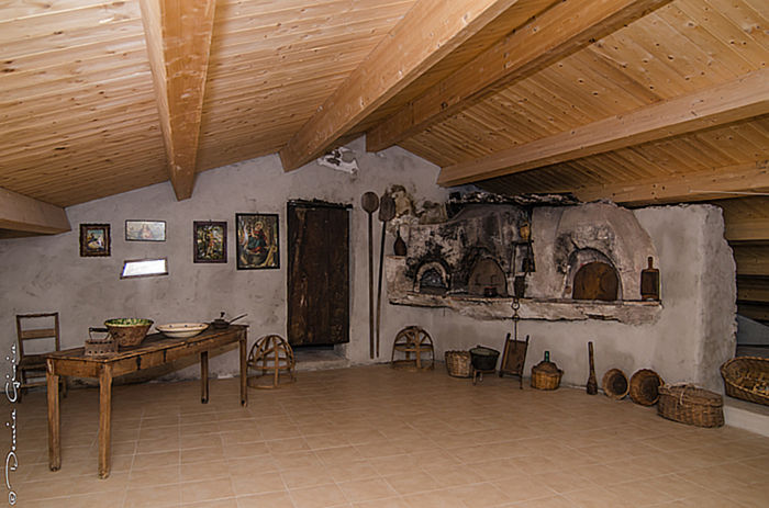 soffitta con forni - allestimento museo civiltà contadina