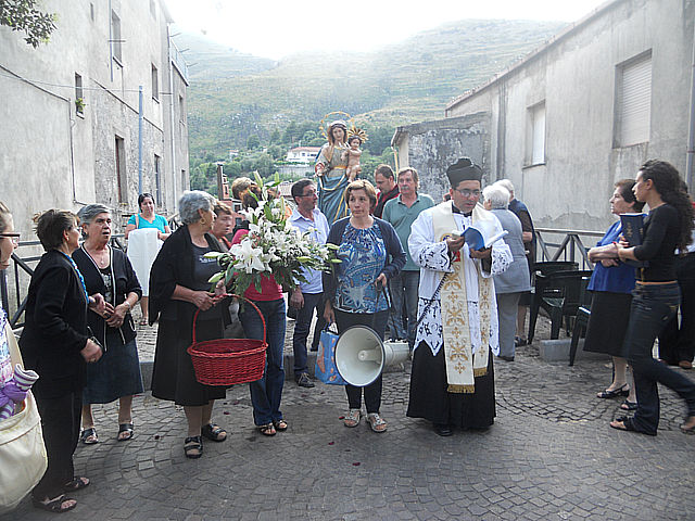 Maria di Costantinopoli in processione per Papasidero per deporla nella chiesa di San Francesco